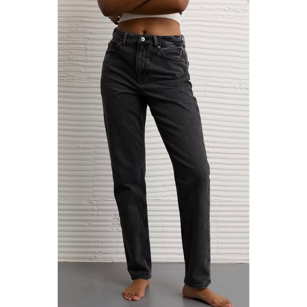 American Eagle Women's High Waisted Mom Jeans‎ Black Wash Size 2